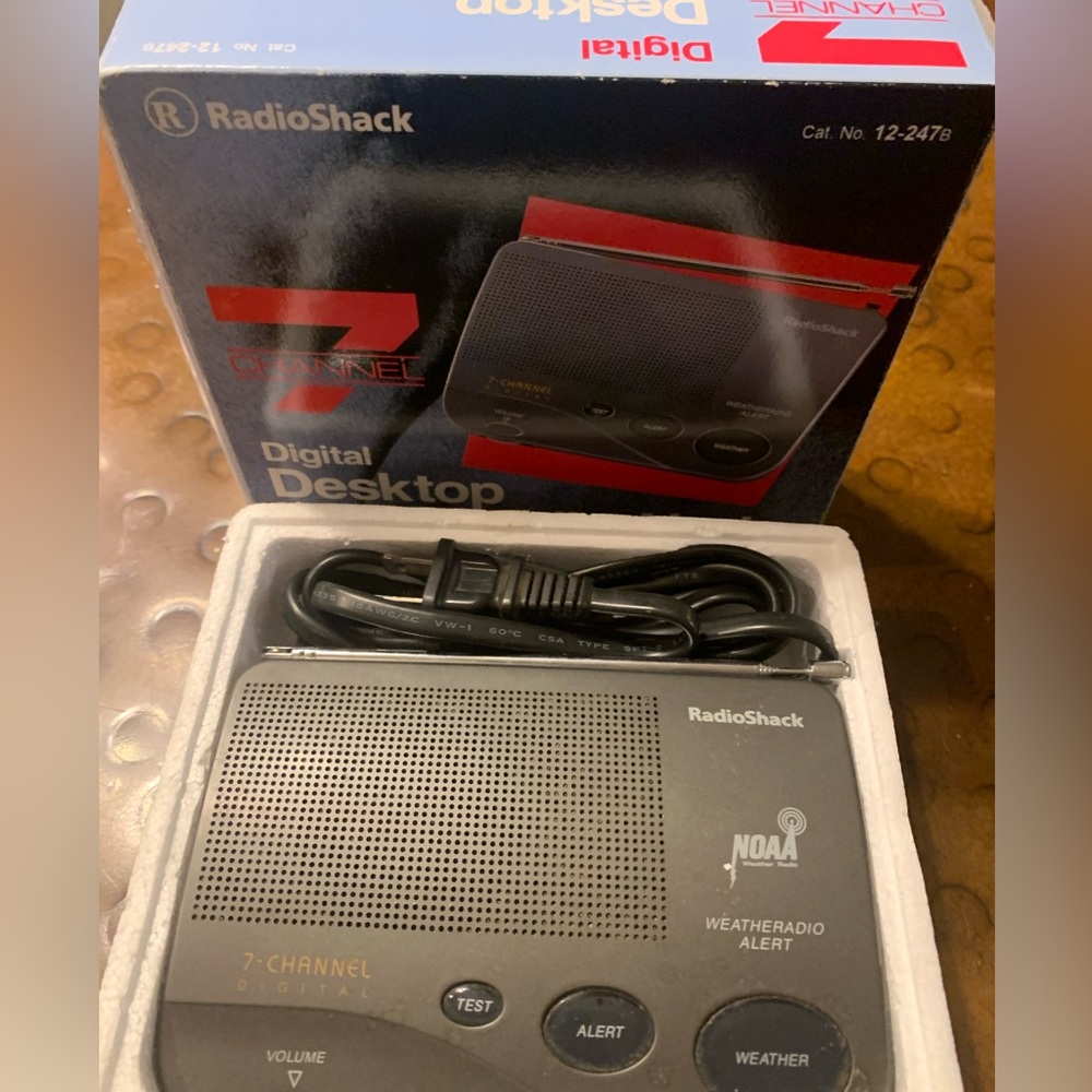 Radio Shack 7 Channel Digital Weather Radio Alert Weather Radio Cat No. 12-247